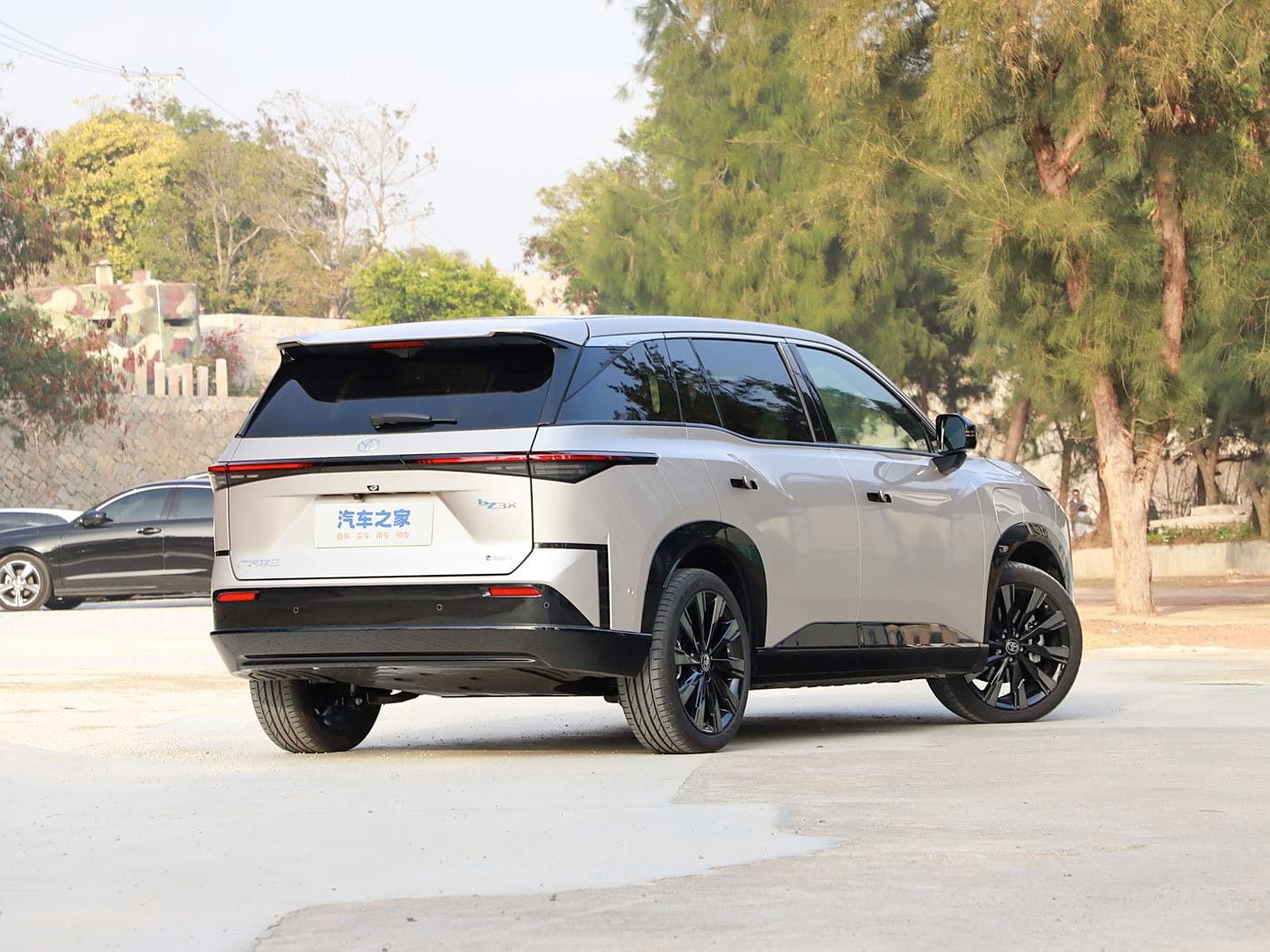 2025 Toyota Bz3x Image 3